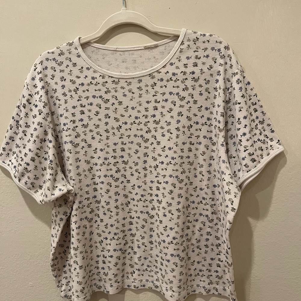 American Vintage White Floral Short Sleeve Top